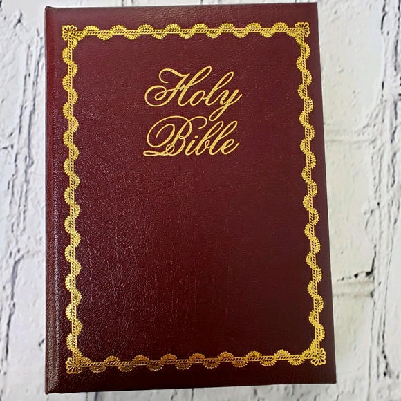 Thomas Kinkade Lighting The Way Home NKJ Bible New